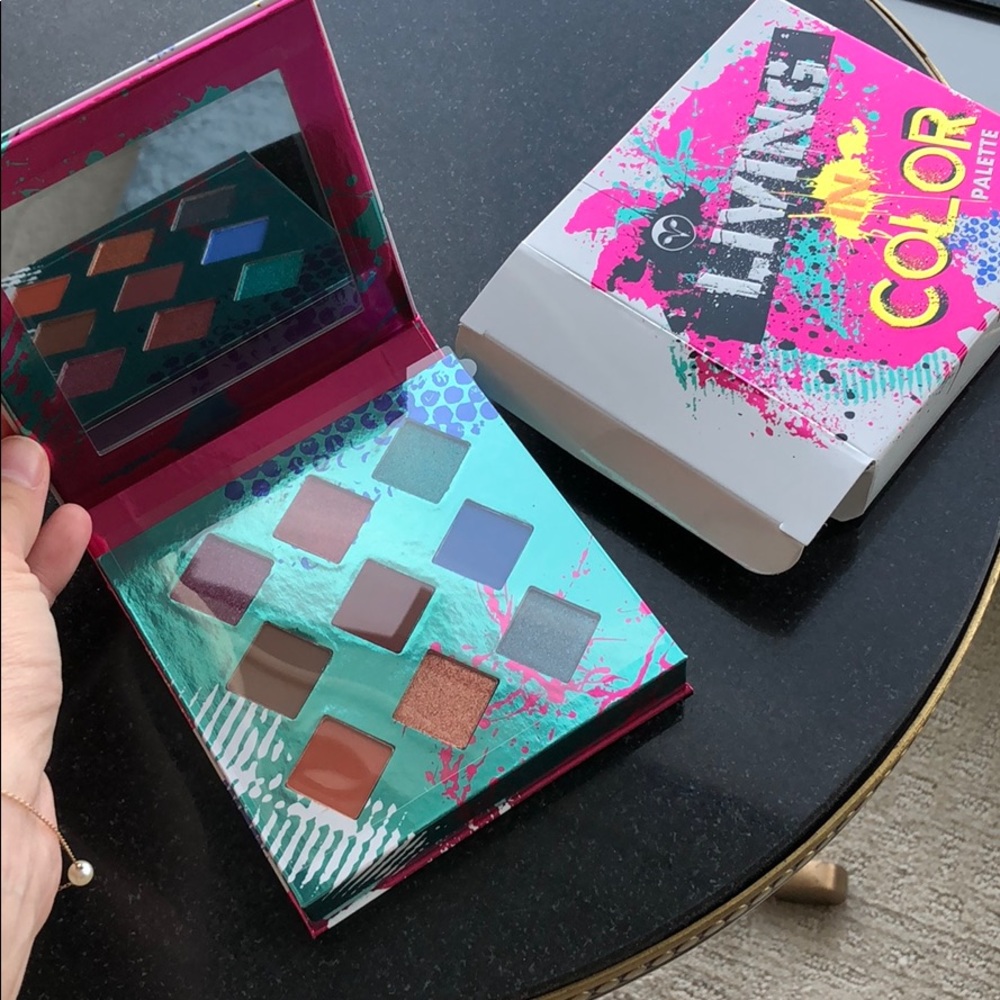 Hank & Henry Living in Color eye shadow palette